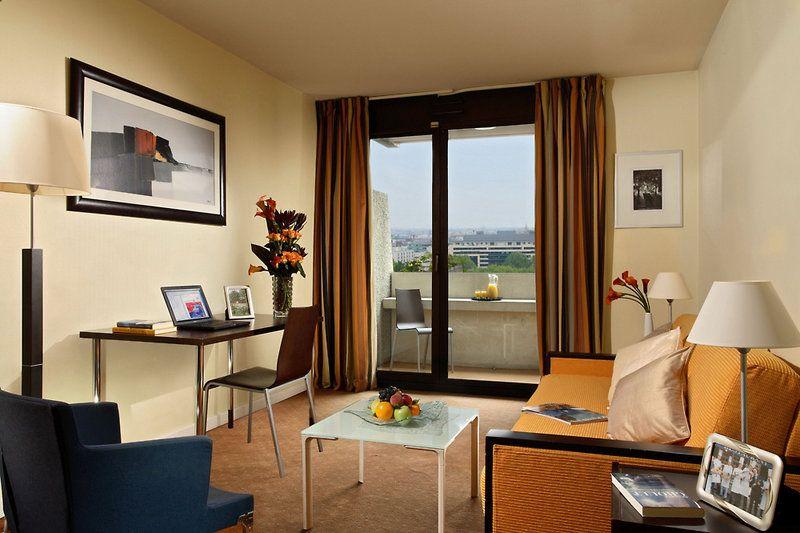 Citadines Paris La Defense 3*