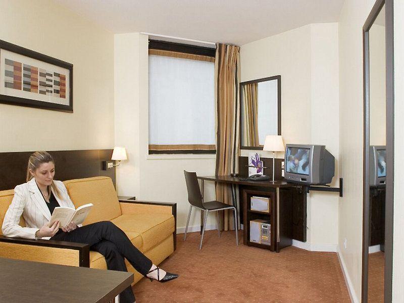 Citadines Paris La Defense 3*