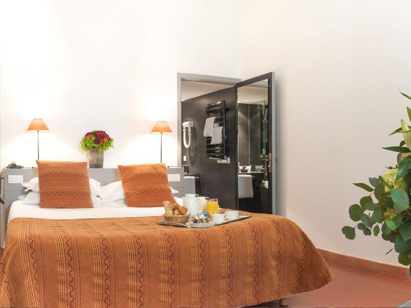 Cloitre Saint Louis 4*