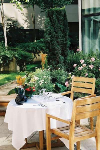 Evergreen Laurel 4*