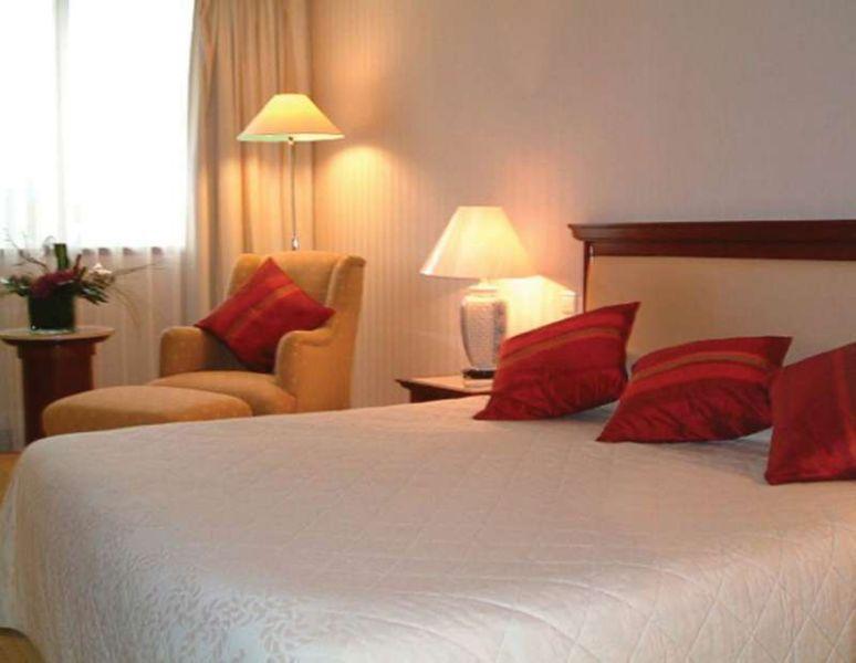 Evergreen Laurel 4*