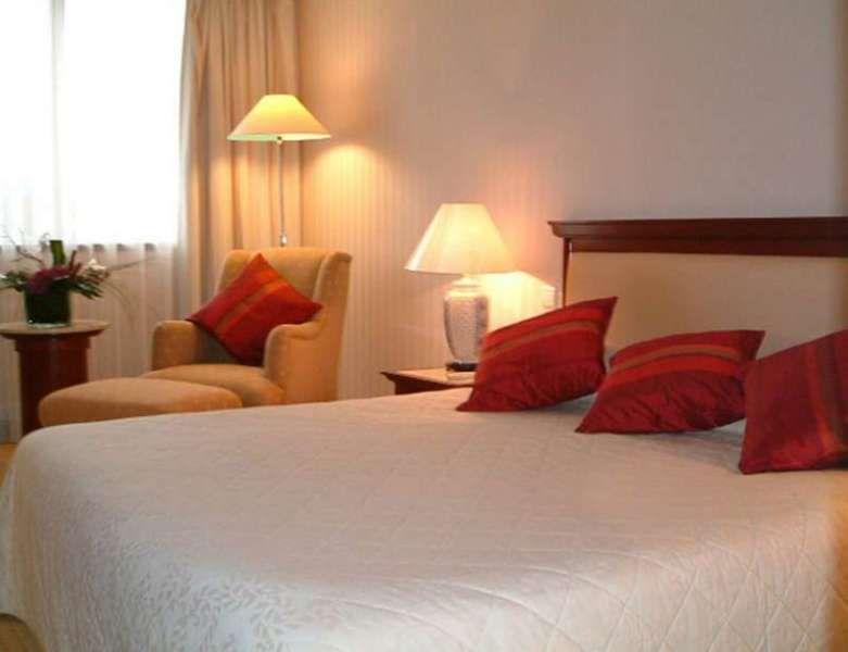 Evergreen Laurel 4*