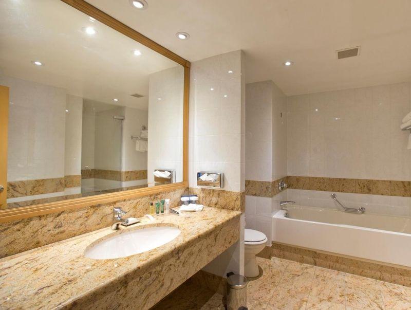 Hilton Paris Charles De Gaulle Airport 4*