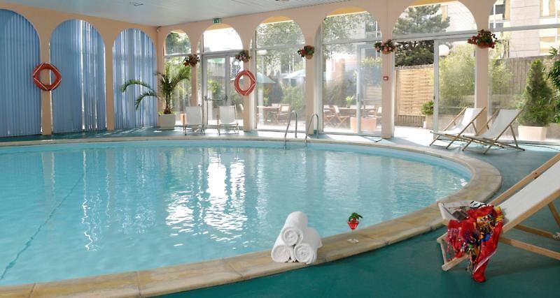 Mercure Paris Velizy (Ex. Holiday Inn Paris-velizy) 4*