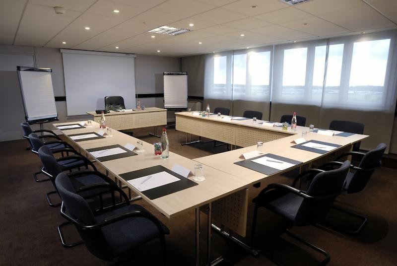 Mercure Paris Velizy (Ex. Holiday Inn Paris-velizy) 4*