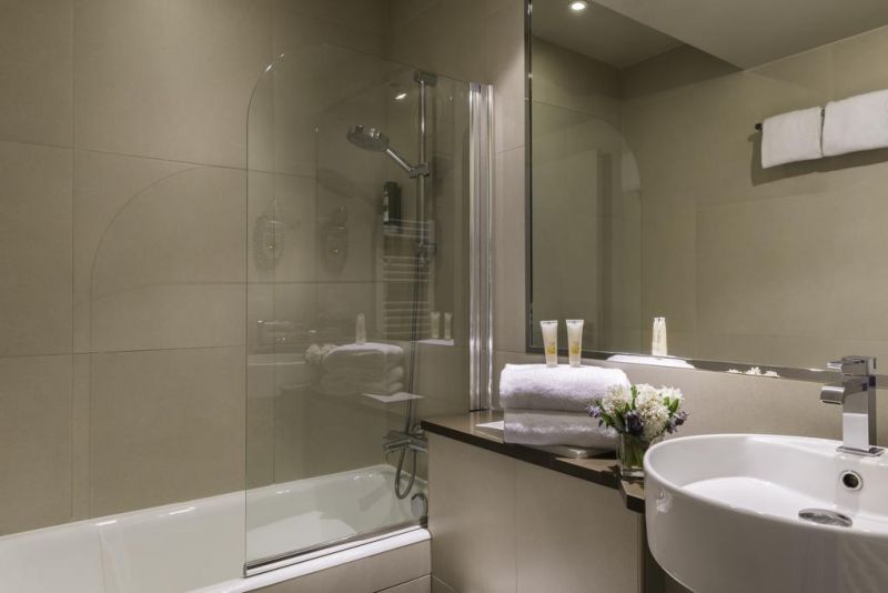 Hotel De Neuve 3*