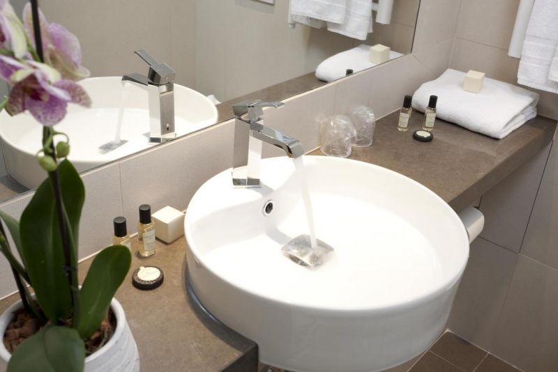 Hotel De Neuve 3*