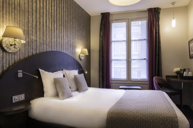 Hotel De Neuve 3*