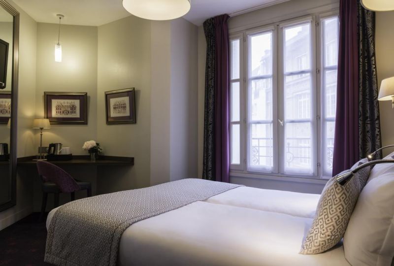 Hotel De Neuve 3*