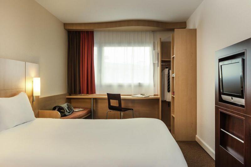Ibis Poissy 3*