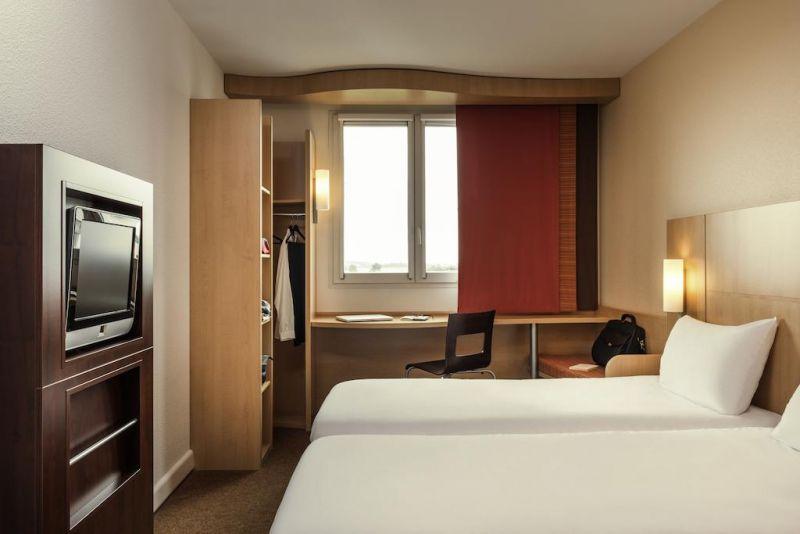 Ibis Poissy 3*