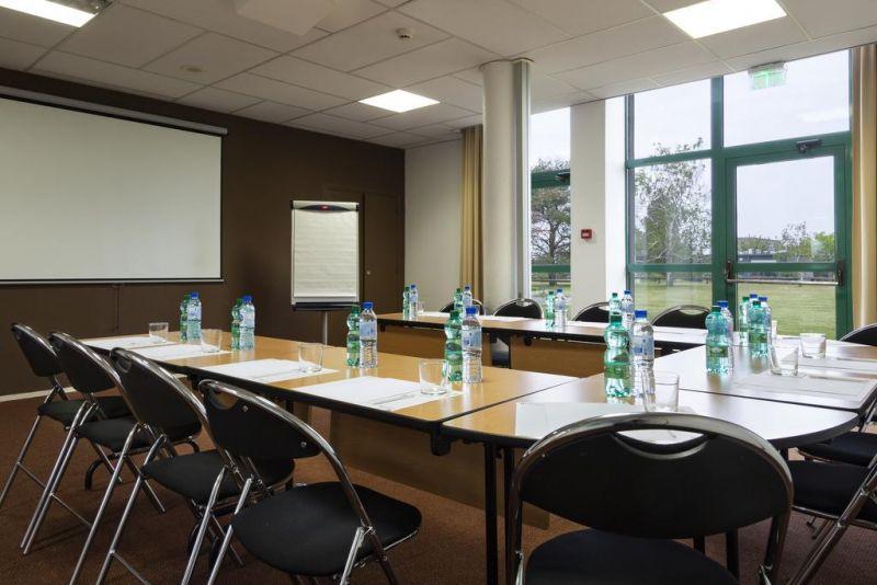 Comfort Hotel Aeroport Lyon St Exupery (Ex. Kyriad Lyon Aeroport Saint Exupery) 3*