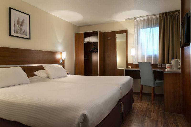 Comfort Hotel Aeroport Lyon St Exupery (Ex. Kyriad Lyon Aeroport Saint Exupery) 3*