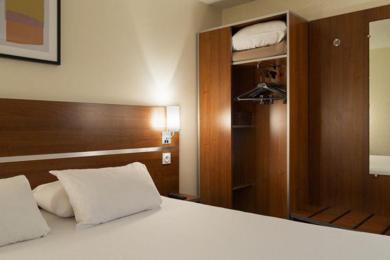 Comfort Hotel Aeroport Lyon St Exupery (Ex. Kyriad Lyon Aeroport Saint Exupery) 3*