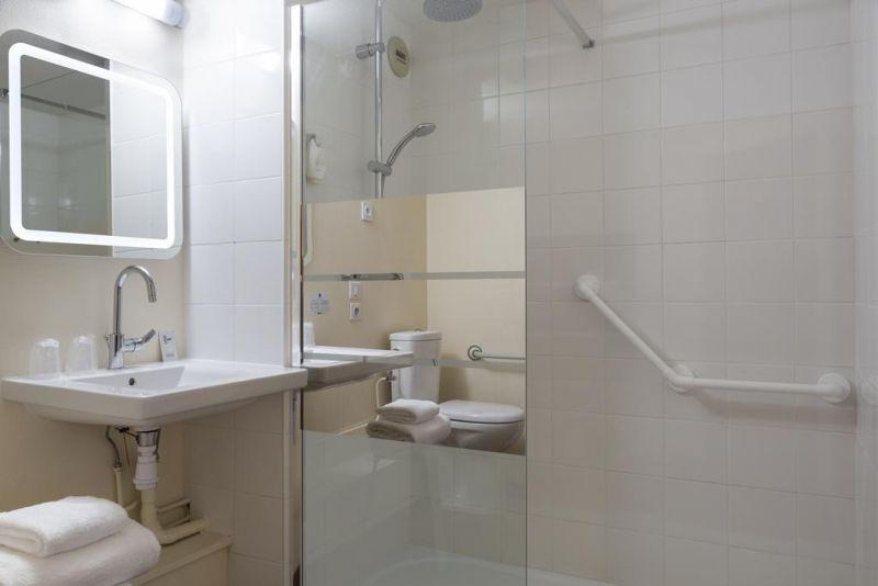 Comfort Hotel Aeroport Lyon St Exupery (Ex. Kyriad Lyon Aeroport Saint Exupery) 3*