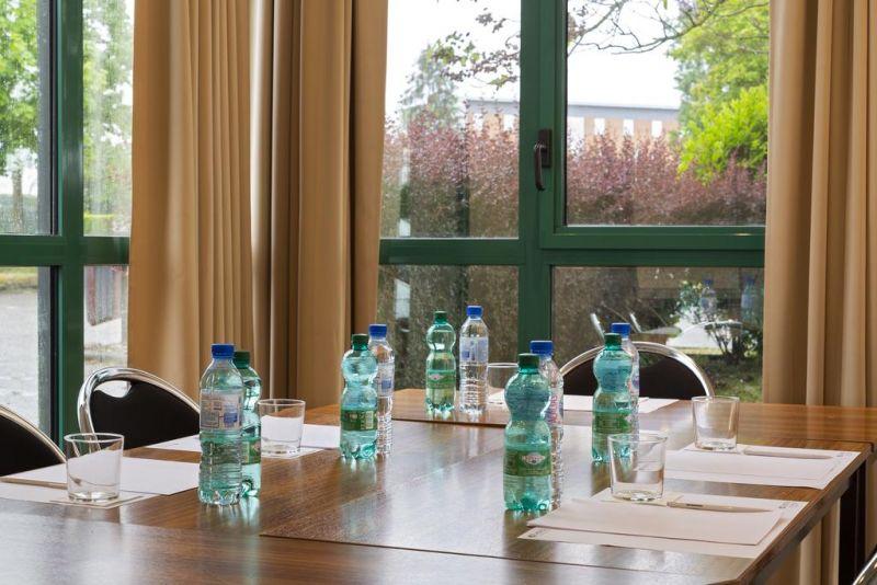 Comfort Hotel Aeroport Lyon St Exupery (Ex. Kyriad Lyon Aeroport Saint Exupery) 3*