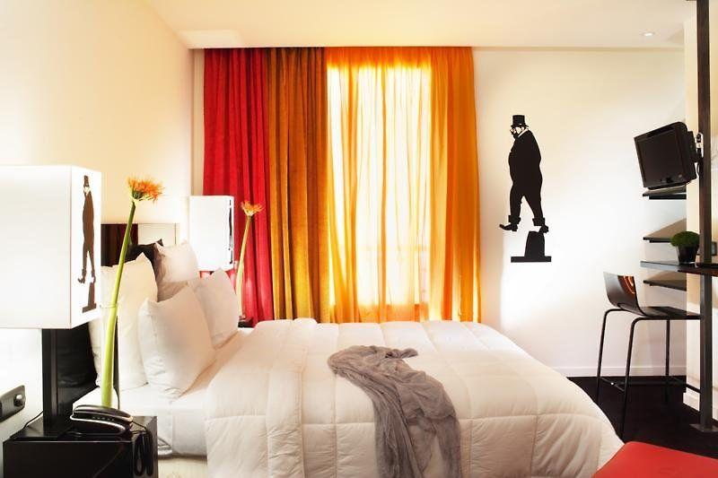 Le Chat Noir Design 3*