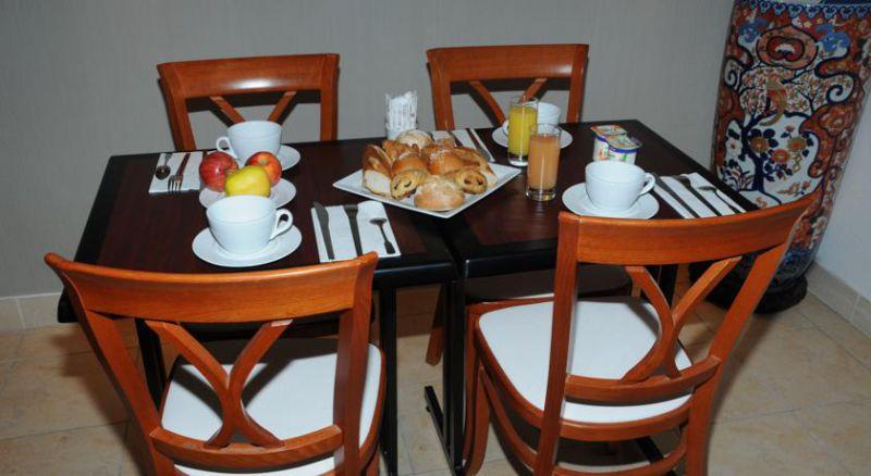 Le Patio Brancion 2*