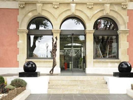 New Hotel Of Marseille Le Pharo 4*