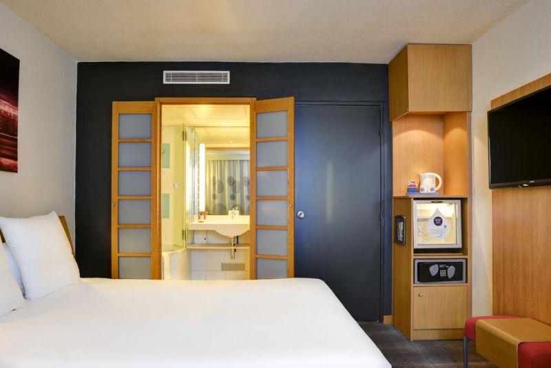 Novotel Paris Suresnes Longchamp 4*