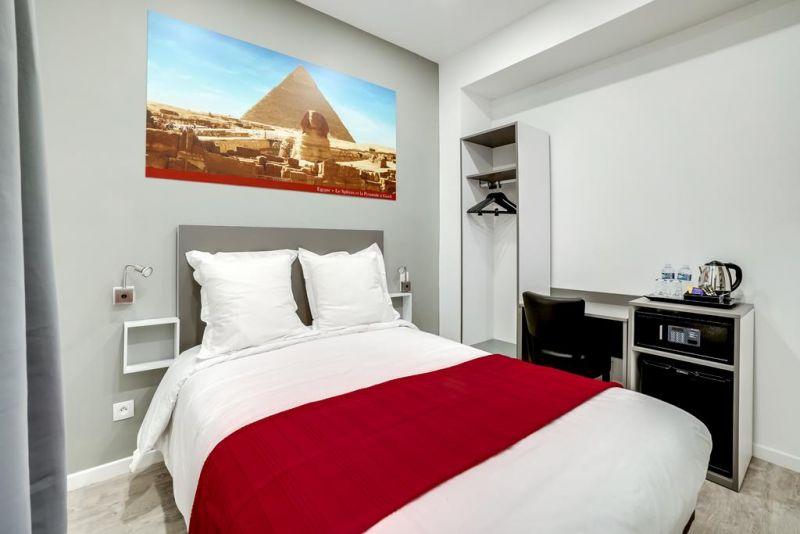 Paris Hotel Clichy 2*