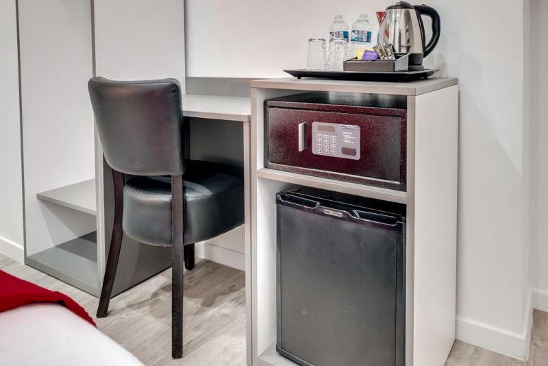 Paris Hotel Clichy 2*