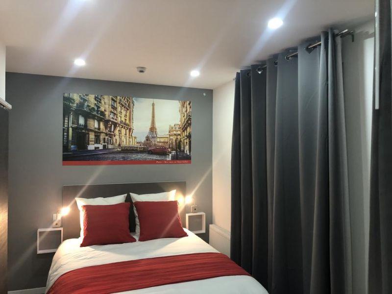 Paris Hotel Clichy 2*