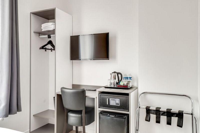Paris Hotel Clichy 2*