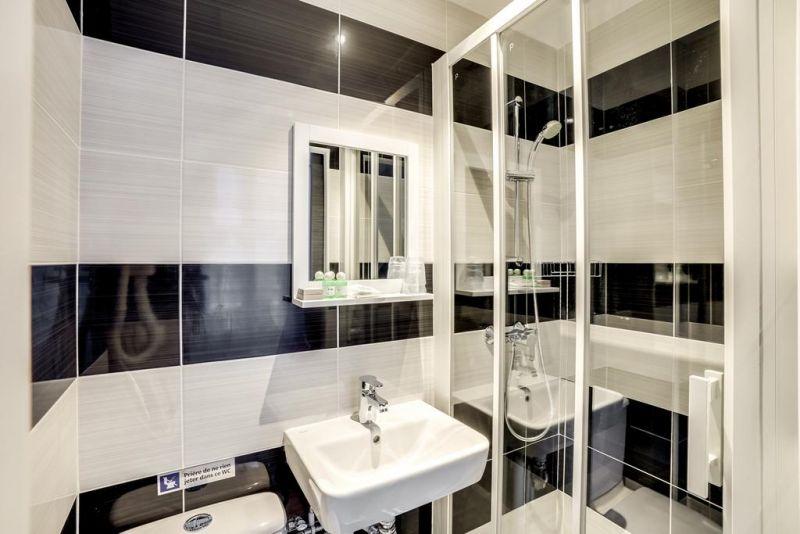Paris Hotel Clichy 2*