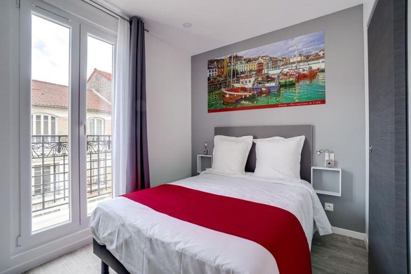 Paris Hotel Clichy 2*