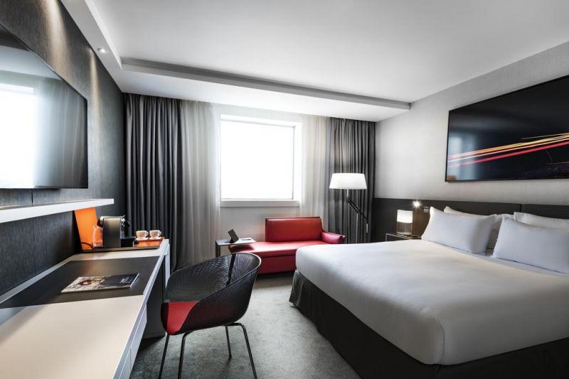 Pullman Paris La Defense 5*