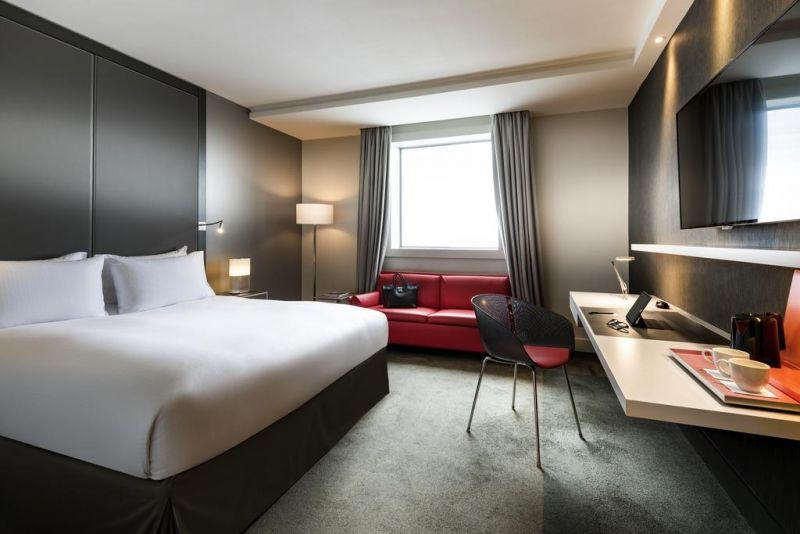 Pullman Paris La Defense 5*