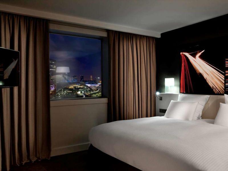 Pullman Paris La Defense 5*
