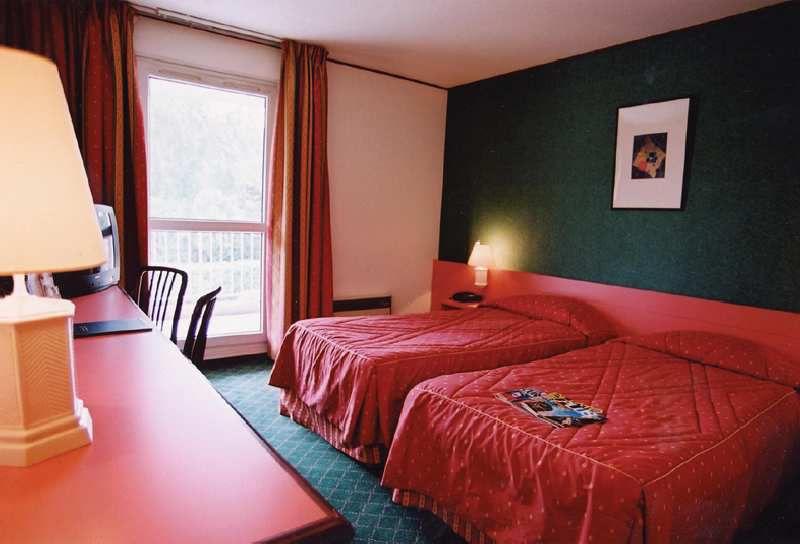 Quality Hotel Golf Rosny Sous Bois 3*