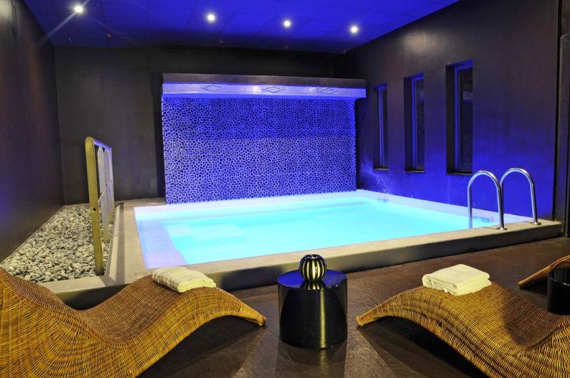 Quality Suites Bordeau Aeroport 4*