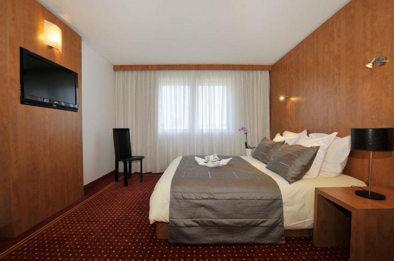 Quality Suites Bordeau Aeroport 4*