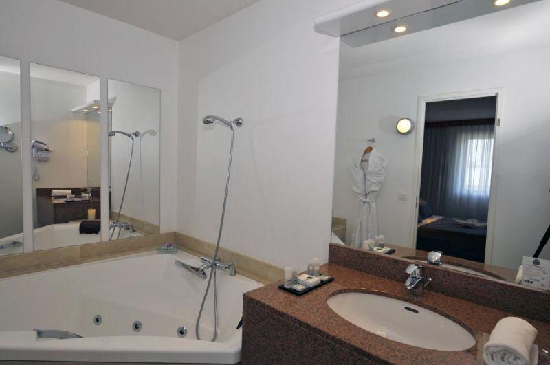Quality Suites Bordeau Aeroport 4*