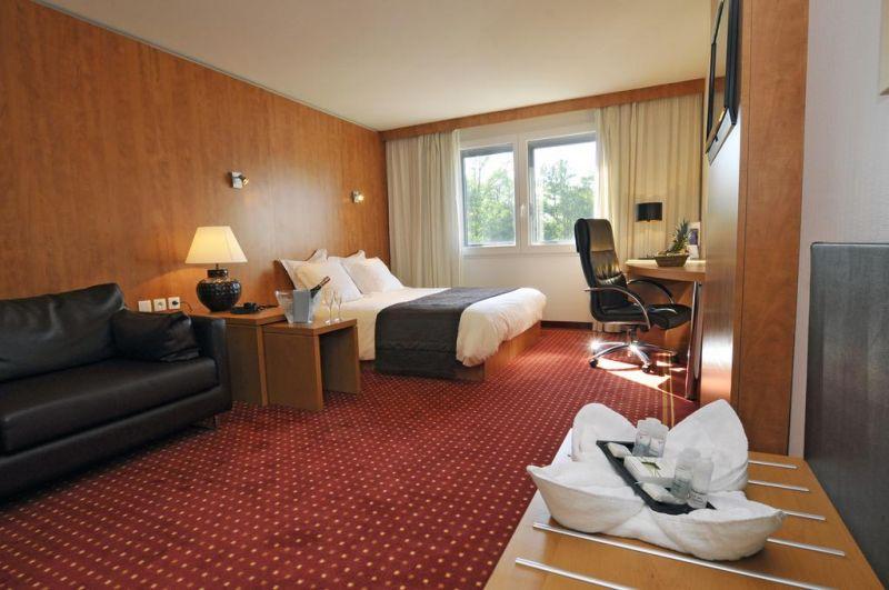 Quality Suites Bordeau Aeroport 4*