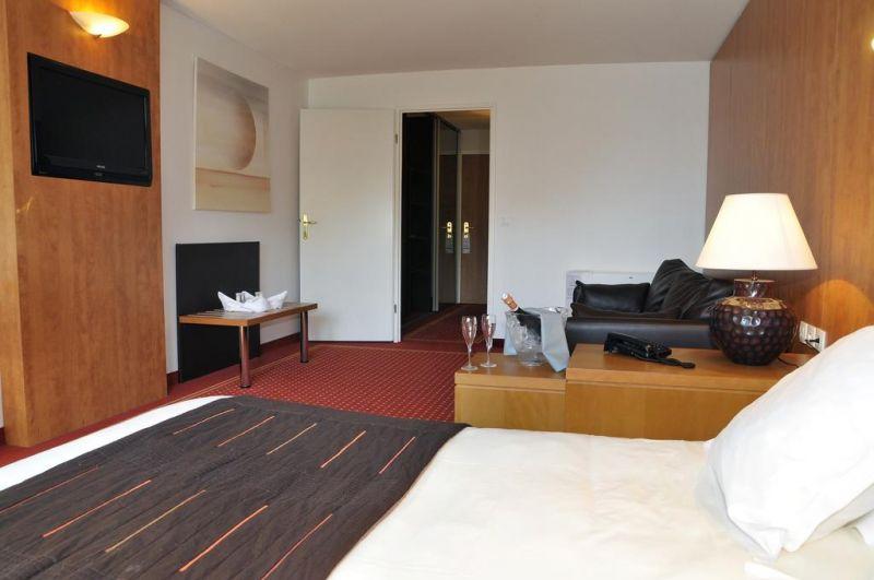 Quality Suites Bordeau Aeroport 4*