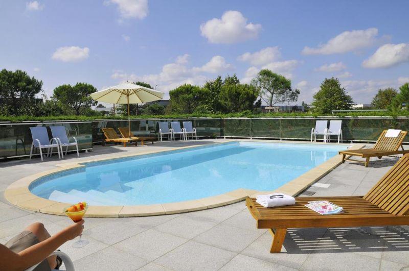Quality Suites Bordeau Aeroport 4*