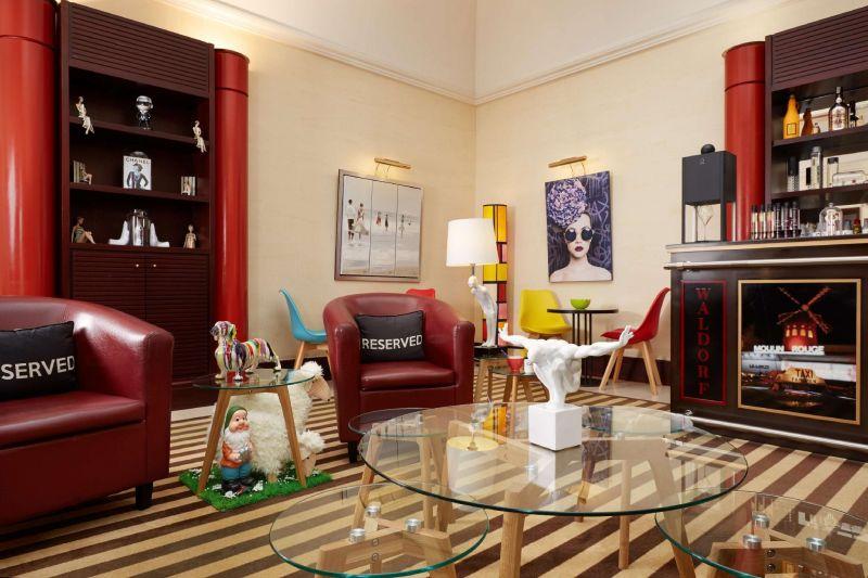 Waldorf Trocadero 4*
