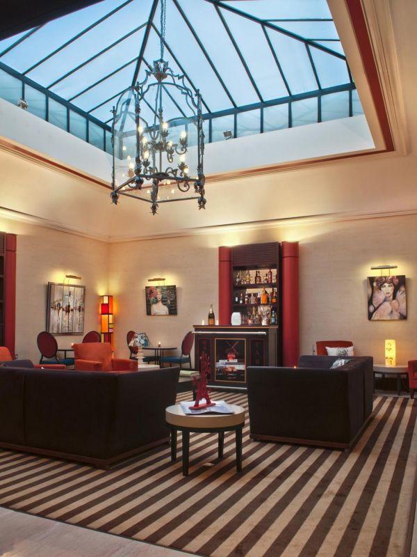 Waldorf Trocadero 4*