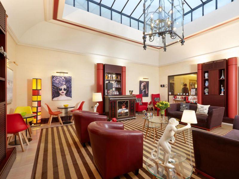 Waldorf Trocadero 4*