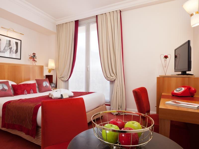 Waldorf Trocadero 4*