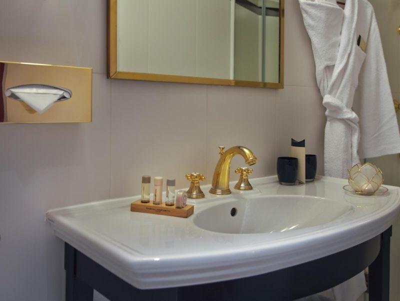 Waldorf Trocadero 4*