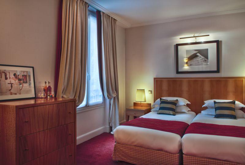 Waldorf Trocadero 4*