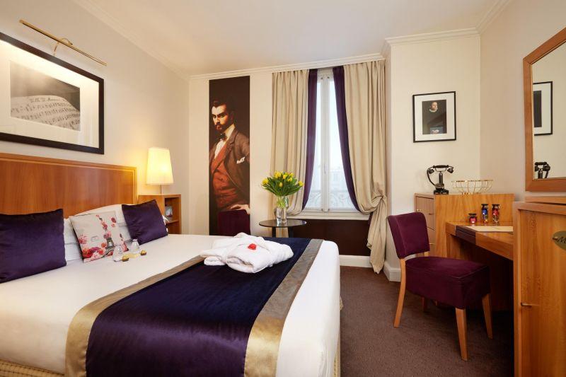 Waldorf Trocadero 4*