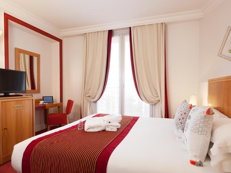 Waldorf Trocadero 4*