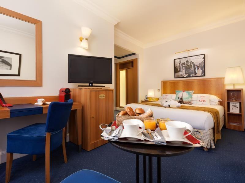 Waldorf Trocadero 4*