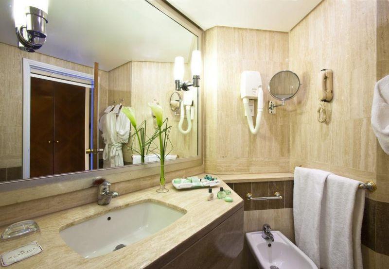 Warwick Paris (Ex. Warwick Champs Elysees) 4*